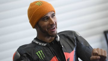 Lewis Hamilton muy cerca de probar la M1 de Yamaha