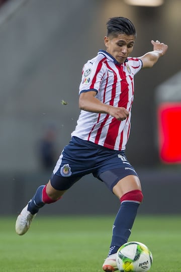 Desde Necaxa brincó al Guadalajara, con Cardozo veía minutos a cuenta gotas, el paraguayo argumentaba que no hacía lo que le pedía, por lo mismo salia de cambio frecuentemente.