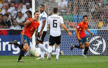 1-0. Fabi芍n Ruiz celebr車 el primer gol.r gol.