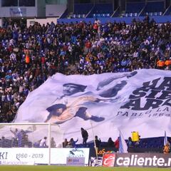 El Puebla rinde homenaje a Pablo Larios en su partido ante Necaxa