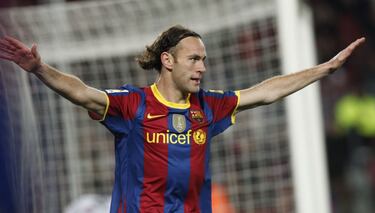 Defensa central argentino que llegó en 2003 al fútbol español para jugar primero en el Zaragoza y después en el Barcelona. Cuatro temporadas en las que levantó diez trofeos nacionales e internacionales. Descartado por sus problemas físicos y sin ofertas importantes en Europa, decidió regresar a Independiente pero la temporada no fue buena. El equipo descendió y el jugador argentino se retiró con sólo 31 años. Como entrenador ha sido responsable de las categorías inferiores de Independiente, Estudiantes de La Plata y O'Higgins. En la actualidad dirige a Argentinos Juniors.  