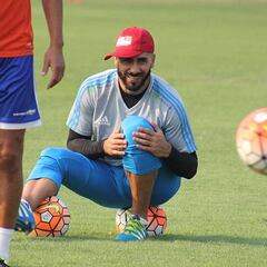 Herrera volvió a entrenar con la U tras el nacimiento de su hijo