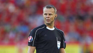 UEFA designate Björn Kuipers to officiate Europa League final