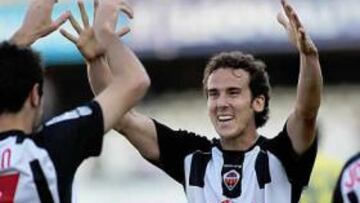 <b>SATISFACCIÓN. </b>Los futbolistas albinegros sumaron su segundo triunfo consecutivo en casa para aferrarse a sus opciones de salvación.