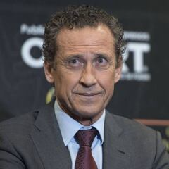 Jorge Valdano lamenta el estado de la cancha del Azteca
