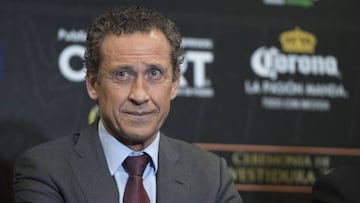 Jorge Valdano lamenta el estado de la cancha del Azteca