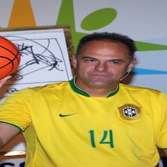 Oscar Schmidt: “Si estuviera vivo, me gustaría hablar con Petrovic de la final de Atenas”