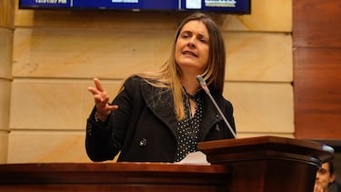 En el marco del debate de la plenaria del Senado al ministro de la Defensa, Pedro Sánchez, por la presunta infiltración de alias 'Calarcá' en las Fuerzas Militares, se dio un duro enfrentamiento entre la senadora Paloma Valencia y otros senadores uribistas, con el candidato presidencial de la izquierda, Iván Cepeda. (Colprensa-Prensa Senado).