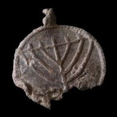 Hallazgo de una rara joya milenaria a las puertas de la Navidad en Jerusalén: “Vi algo diferente, gris, entre las piedras”