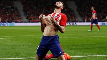 Saúl lamenta una ocasión perdida ante el Betis.