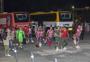 Seguidores y jugadores del Atltico celebran LaLiga