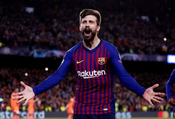 Se form¨® en las categor¨ªas inferiores del Barcelona. Firm¨® su primer contrato como profesional con el Manchester United, donde estuvo desde 2004 hasta 2008, siendo cedido al Zaragoza la temporada 2006-07. Volver¨ªa a su casa en mayo de 2008 donde lleva once temporadas hasta la fecha.