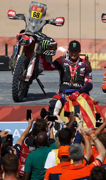 Sanders conquista su primer Dakar tras una edicin casi perfecta en la que adems, gan ms que nadie. Gran segundo de Schareina.