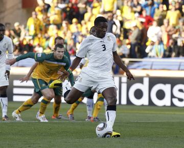 Asamoah Gyan transformó un penalti que había cometido Harry Kewell por manos. El delantero australiano sólo había jugado 24 minutos de Mundial, cuando el balón impactó en su mano. El colegiado italiano Rossetti señaló la consiguiente pena máxima. Y Gyan no perdonó.