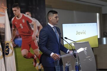 El jugador Serbio Jovic durante su presentación. 