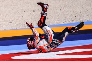 Marc Márquez perdióel control de la moto saliendo de la 8, pero fue una caída limpia. 