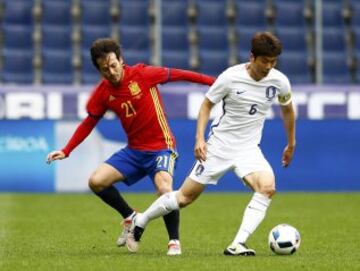 David Silva y Ki Sung-Yong.