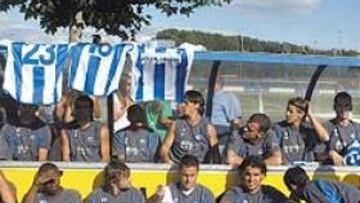 <b>TRANQUILIDAD. </b>Los jugadores del Alavés se tomaron con calma el primer partido de la pretemporada.