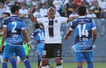 Humberto Suazo tuvo un mal reestreno en el Monumental.