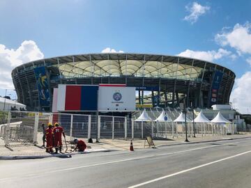 El estadio Arena Fonte Nova fue construido en 1951 y remodelado para el Mundial 2014. Durante la Copa Mundo recibió 6 partidos, Está ubicado en Ladeira da Fonte das Pedras en el barrio Nazaré. Los vendedores de camisetas en los alrededores cobran entre 40 y 60 reales por cualquiera de ellas. 