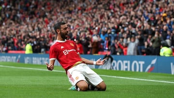 Bruno Fernandes scores stunner as Man United thrash Benitez's Everton