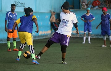 A pesar de las presiones sociales y el miedo, estas jovenes de Mogadishu acuden a los entrenamientos tratando de convertirse en las primeras profesionales del fútbol femenino somalíes.