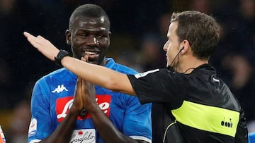 La FIFA insta a los ¨¢rbitros a
suspender partidos por racismo