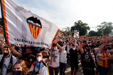 Manifestaci¨®n contra Peter Lim.