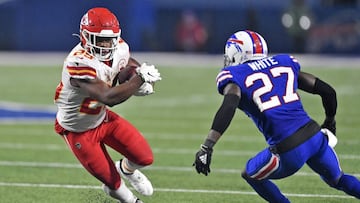 Clyde Edwards-Helaire fue el l&iacute;der entre los corredores de los Chiefs con 26 intentos y 161 yardas terrestres, su segundo juego de 100 yardas en la campa&ntilde;a.