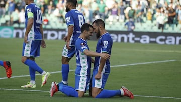 Juanmi y Borja Iglesias, tras el 2-2. 