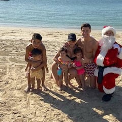¿Contrató Cristiano Ronaldo a Messi como Papá Noel para sus hijos?