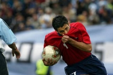 El ex volante de Universidad Católica fue convocado en noviembre de 2007, en la fecha doble ante Uruguay (2-2) y Paraguay (0-3), pero no sumó minutos.