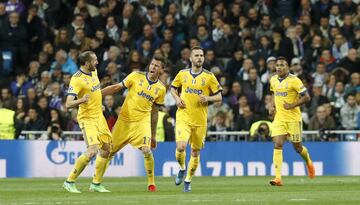 0-2. Mandzukic celebró el segundo gol.