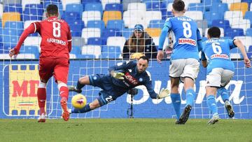 David Ospina pone en duda la titularidad de Alex Meret en el Napoli.