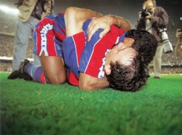 Romario y Hristo Stoichkov celebran efusivamente su triunfo en la Liga 93/94.