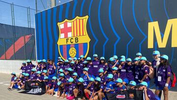 Hay futuro: 10 chilenas fueron al FC Barcelona y compartieron con la mejor del mundo