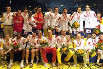 Aunque España iba como campeona mundial, en la final en Suiza el plantel de Pastor se topó con el inicio de la gran Francia. Iker Romero y Urios, en el siete ideal. 
