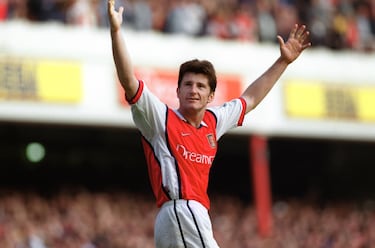 Llegó al equipo inglés en 1999 donde estuvo una temporada. Jugó un total de 39 partidos en los que anotó 11 goles. 