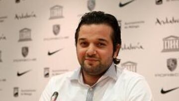 <b>VITAL. </b>Abdullah Ghubn, en su última rueda de prensa en La Rosaleda.
