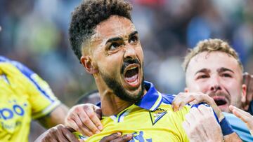 Chris Ramos celebrando el gol de la victoria frente al Albacete en el encuentro que enfrentaba al Cádiz contra el conjunto manchego en el Nuevo Mirandilla.
