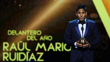 Raúl Ruidíaz arrasa en la gala del Balón de Oro MX