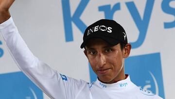 Egan Bernal durante la premiaci&oacute;n de una etapa del Tour de Francia 2019.