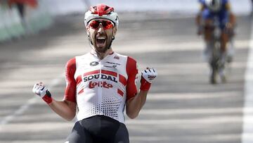 Thomas de Gendt celebra su victoria en la octava etapa del Tour de Francia en Saint-Eti&eacute;nne.