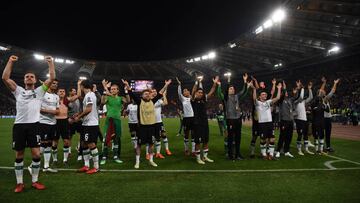 Los jugadores del Liverpool celebraron con sus aficionados el pase a la final del 26 de mayo. En Kiev se enfrentar&aacute; al Madrid en busca de su sexto t&iacute;tulo continental.