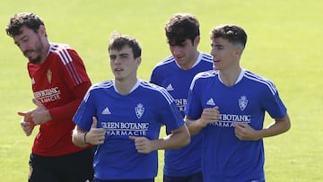Francho, Iv&aacute;n Az&oacute;n y Franc&eacute;s, junto a Cristian &Aacute;lvarez, en un entrenamiento del Real Zaragoza.