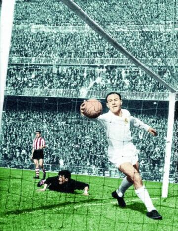 Alfredo Di Stefano ocupa la Séptima posición jugó en el Real Madrid desde 1953 a 1964