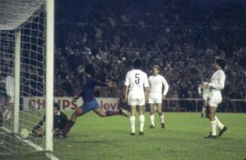 17 de febrero de 1974. El Barcelona gan 0-5 al Real Madrid en el estadio Santiago Bernabu con Cruyff liderando al equipo. Los azulgrana ganaran la Liga a falta de cinco jornadas para su conclusin.