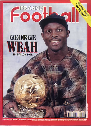 El delantero conocido como ‘King George’ ganó el Balón de Oro en 1995, siendo el primer y único liberiano en conseguir este reconocimiento. Weah jugó en varios de los equipos más importantes a nivel mundial, como el PSG, AC Milan, Chelsea o Manchester City. Debutó en su país natal en el Mighty Barrolle, pero llamó la atención de los equipos europeos en el Tonnerre Yaoundé, equipo camerunés. En su casillero resaltan entre los demás títulos las tres ligas europeas, conseguidas dos en Italia y una en Francia, y la FA Cup. Por lo que, firmó una carrera extraordinaria con una media goleadora de un gol cada dos partidos, que puso fin en 2003 en la liga de los Emiratos Árabes Unidos.