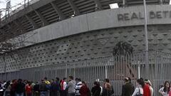 El Madrid desata la locura en el Villamarín