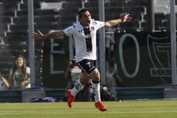 Esteban Paredes: Es la gran carta de gol que tiene Colo Colo. Brillar en un torneo internacional es su gran tarea. 